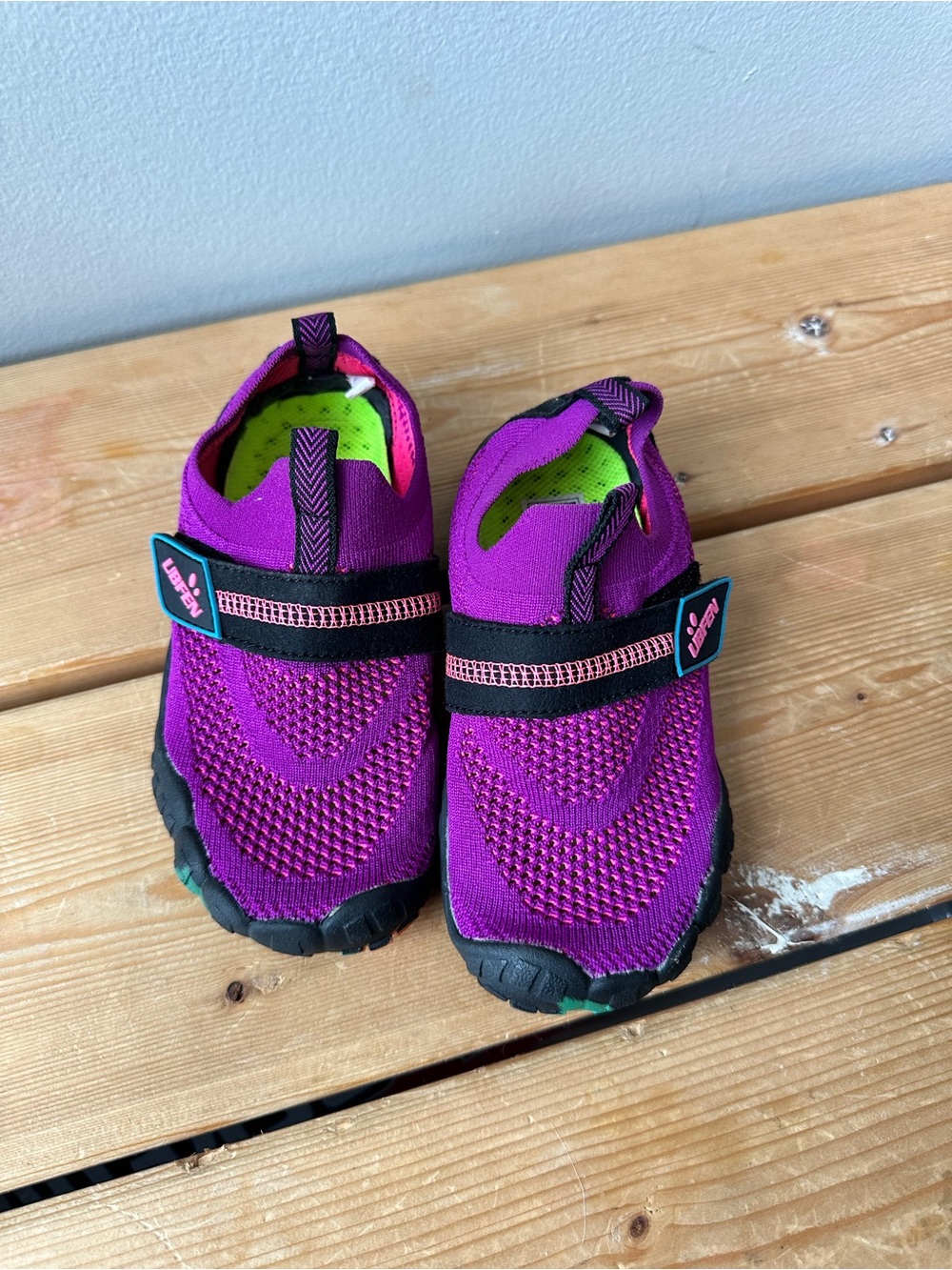 Girls water shoes size 29/11